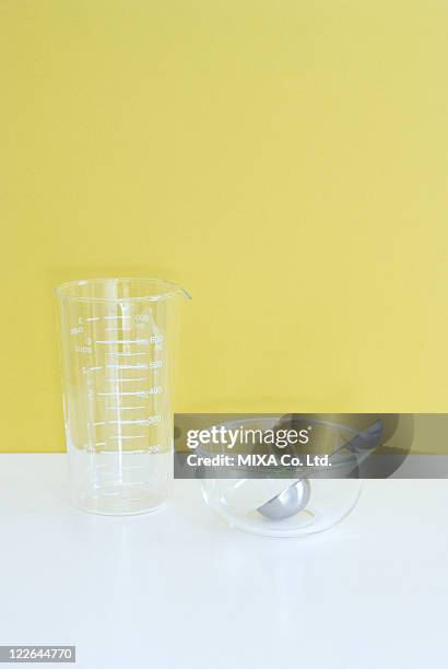 measuring cup and bowl - measuring cup stock pictures, royalty-free photos & images