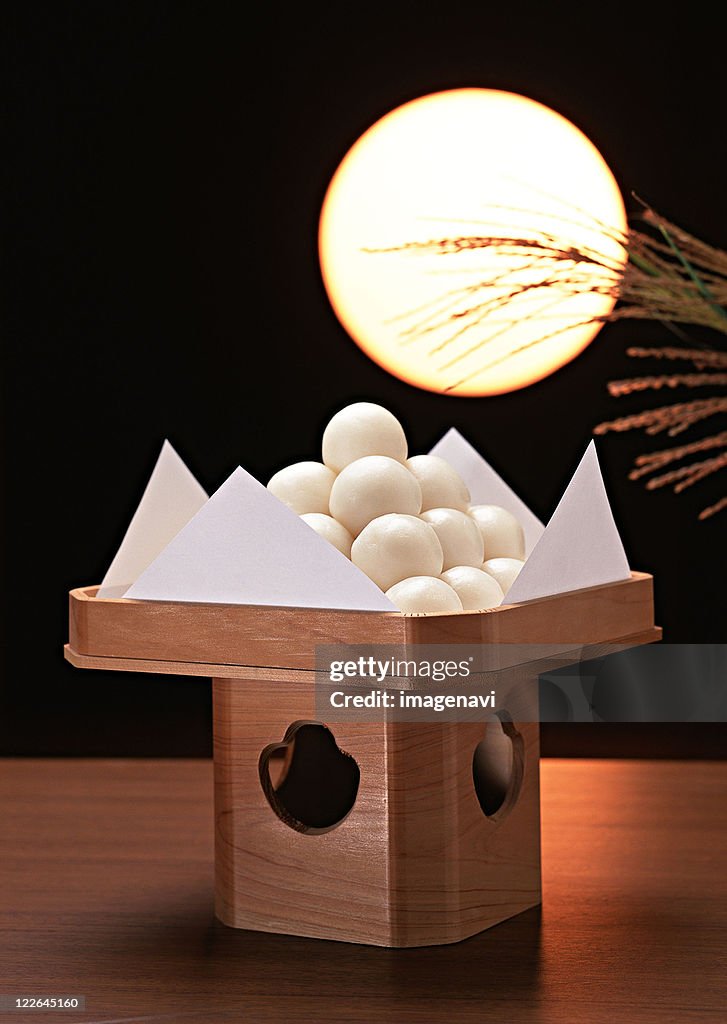 Dumplings Offered to the Moon and Full Moon