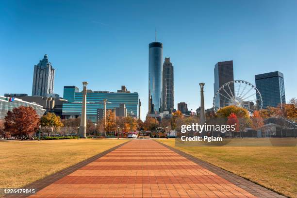 lo skyline della città di atlanta georgia - geórgia foto e immagini stock