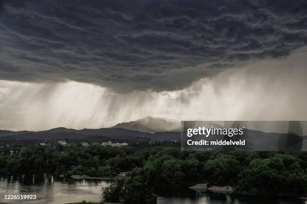 overstromingen regen - flood stockfoto's en -beelden