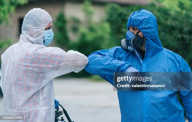 frontline workers practicing alternative greeting for safety and protection during covid-19 - roupa protetora imagens e fotografias de stock