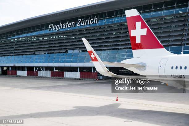 zurich international airport - airport zurich imagens e fotografias de stock