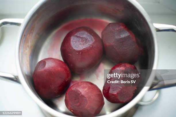 boiled beet - gar gekocht stock-fotos und bilder