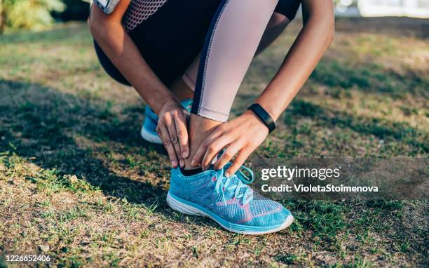 sportblessure - enkel stockfoto's en -beelden