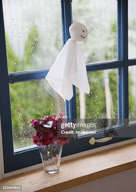 paper doll for fine weather and hydrangea - rainy season stock-fotos und bilder