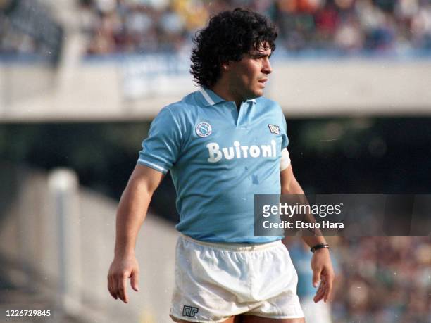 Diego Maradona of Napoli in action during the Serie A match between Napoli and Atalanta at the Stadio San Paolo on October 19, 1986 in Naples, Italy.