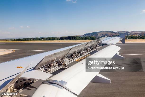 Plane Using Flaps 480 Airplane Flaps Stock Photos, High-Res Pictures, and Images - Getty ...