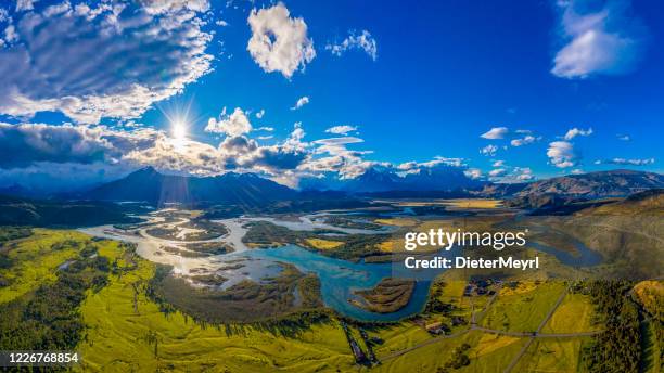 serrano fluss mit blick auf cerro torre, torres del paine, chile - chile stock-fotos und bilder