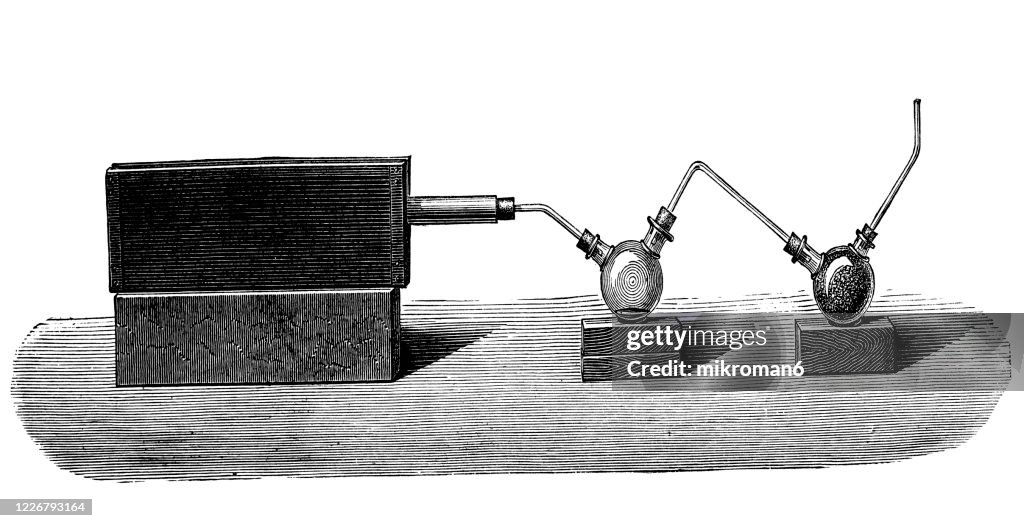 Old engraved illustration of Gas Apparatus, Apparatus for Destructive Distillation