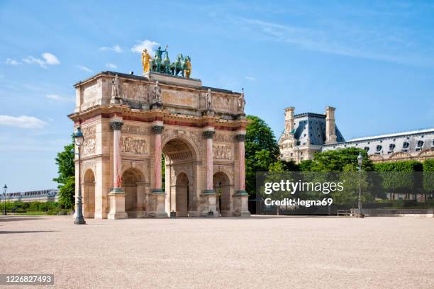 arc de triomphe du carroussel, near louvre is empty during pandemic covid 19 in europe. - place du louvre stock pictures, royalty-free photos & images