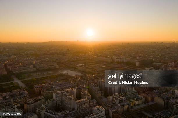 aerial view of ecole militaire and les invalides in paris france, sunrise - matin photos et images de collection