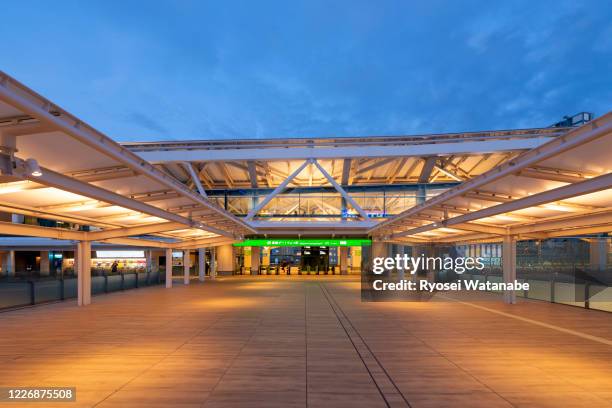 高輪ゲートウェイ駅 - 山手線 ストックフォトと画像