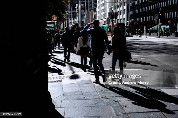 group of people walking on city street during coronavirus pandemic, australia - corona landmarks stockfoto's en -beelden