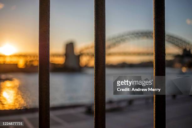 sydney in lockdown with sydney harbour bridge, coronavirus, covid-19 pandemic, australia - lockdown stock pictures, royalty-free photos & images