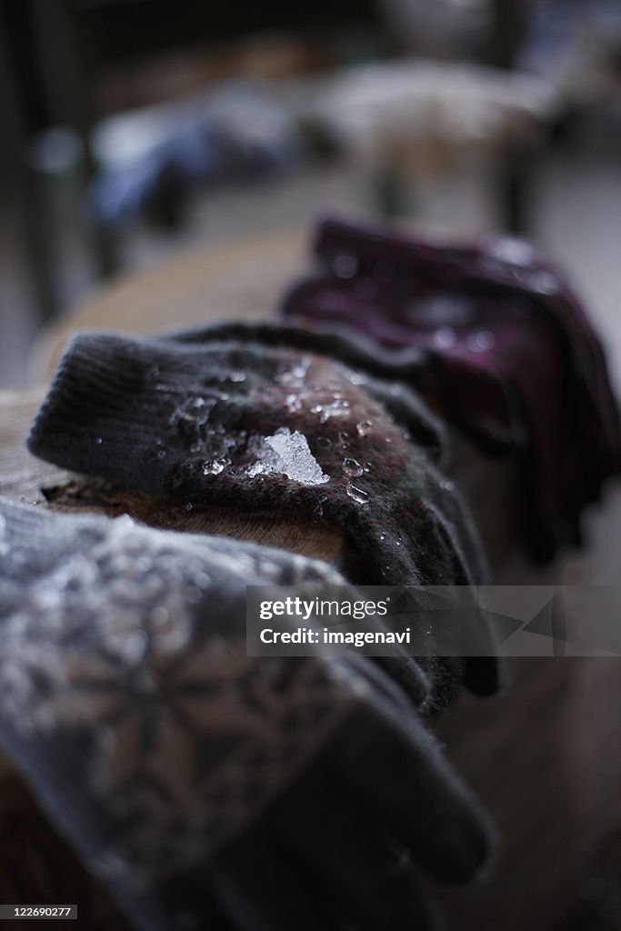 Knit gloves