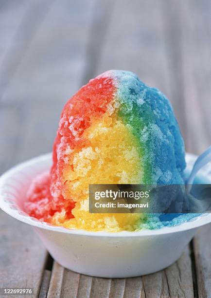 rainbow shaved ice - かき氷 ストックフォトと画像