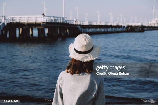 young woman in hat and gray t-shirt - white style at quay stock pictures, royalty-free photos & images