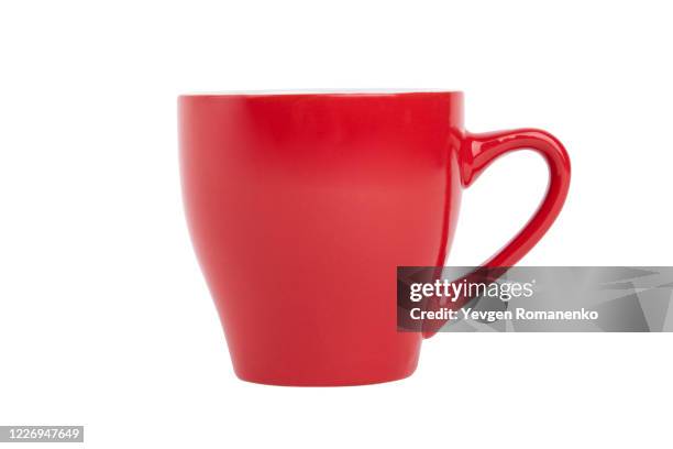 an empty red cup isolated on white - mok stockfoto's en -beelden