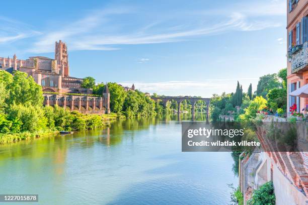 albi in a summer sunny day,france - casa azzurri on tour toulouse foto e immagini stock