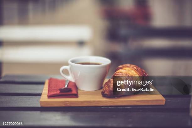 kleinunternehmen - croissant café stock-fotos und bilder