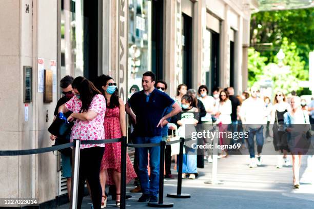 Queue In House Queue Of People Outside House Photos and Premium High Res Pictures ...