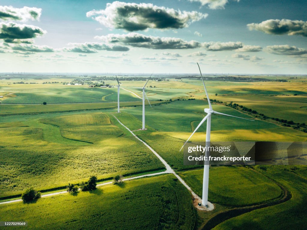 Vista aerea parco turbine eoliche