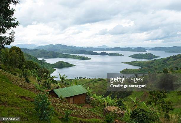 paisagem do lago região de ruanda - rwanda - fotografias e filmes do acervo
