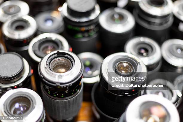 camera lens - lens eye stock-fotos und bilder