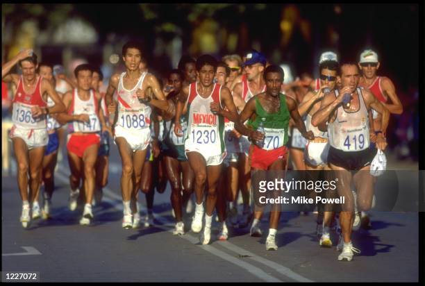 THE PACK BUNCH TOGETHER IN THE LATER STAGES OF THE MENS MARATHON AT THE 1992 BARCELONA OLYMPICS. HWANG YOUNG-CHO OF KOREA WON THE EVENT IN A TIME OF...