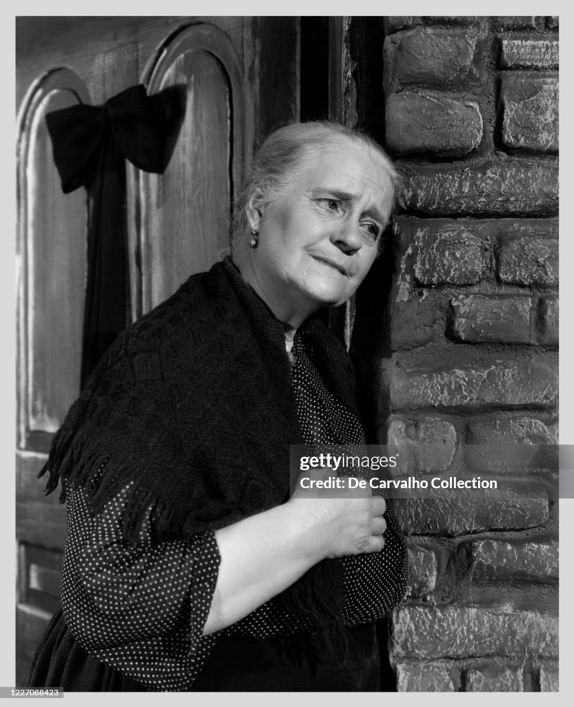 Mary Gordon Rae Mary Gordon in an uncredited role as 'Mother Machree' wearing a black ...