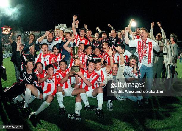 Players and staff of Vicenza celebrate the victory with the trophy after winnigs the Coppa Italia match between Vicenza and SSC Napoli at Stadio...