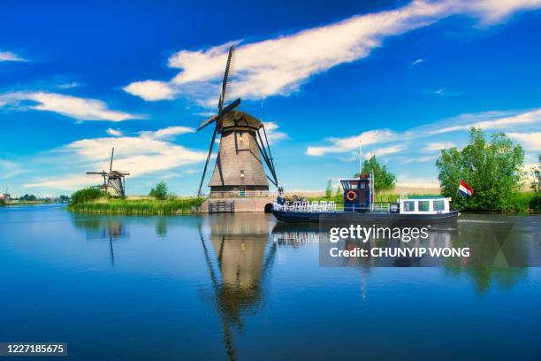 kinderdijk windmill - kinderdijk stock pictures, royalty-free photos & images