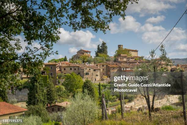 the medieval village of montefioralle, near greve in chianti, tuscany, italy - chianti streek stockfoto's en -beelden