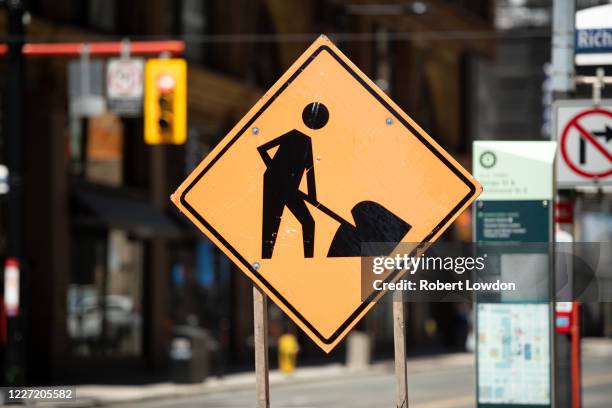 construction sign - construction sign stock pictures, royalty-free photos & images