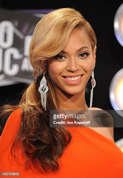 Actress/singer Beyonce arrives at the 2011 MTV Video Music Awards held at Nokia Theatre L.A. Live on August 28, 2011 in Los Angeles, California.