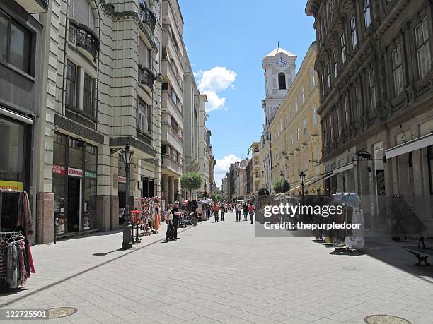 vaci street main shopping street in budapest - fußgängerzone stock-fotos und bilder