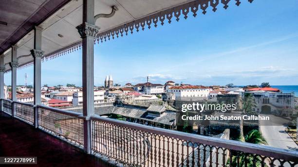 zanzibar, the house of wonders in stone town - stone town zanzibar town stock pictures, royalty-free photos & images