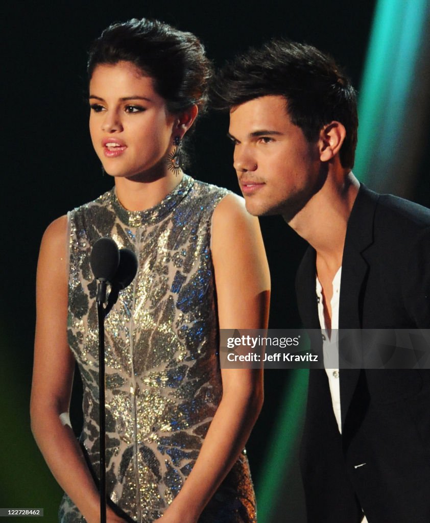 2011 MTV Video Music Awards - Show