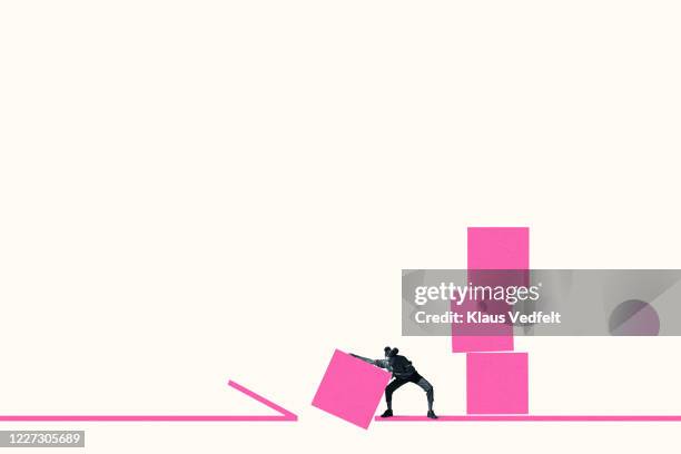 full length of young woman throwing pink block - bias line stockfoto's en -beelden