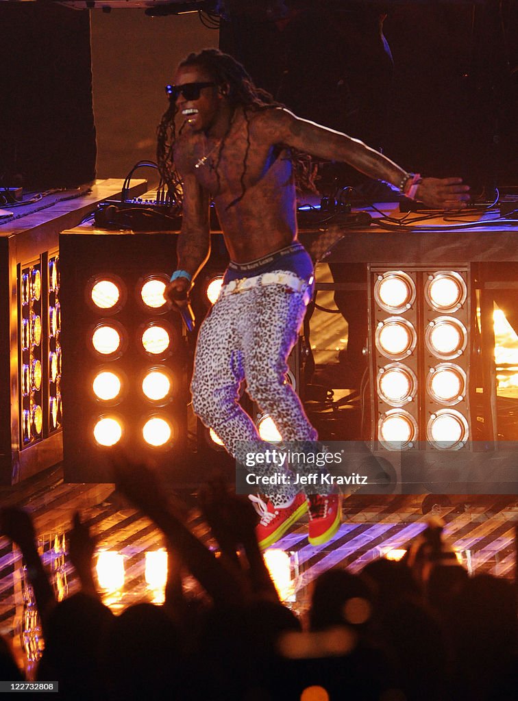 2011 MTV Video Music Awards - Show