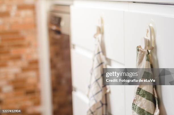 kitchen clothes hanging - theedoek stockfoto's en -beelden