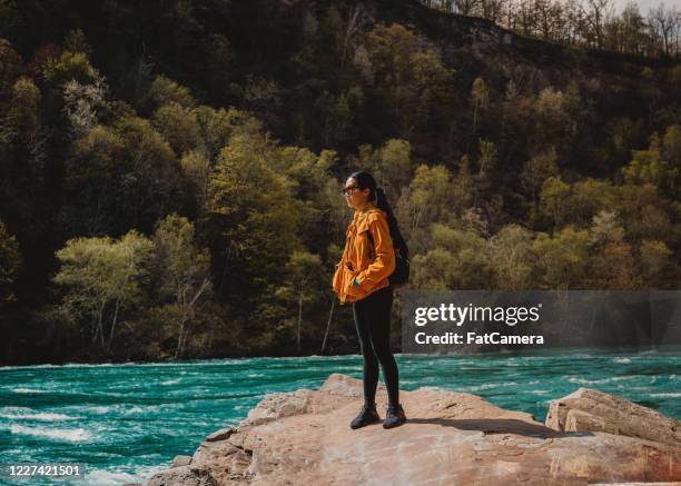 hiking in niagara, ontario - river niagara stock pictures, royalty-free photos & images