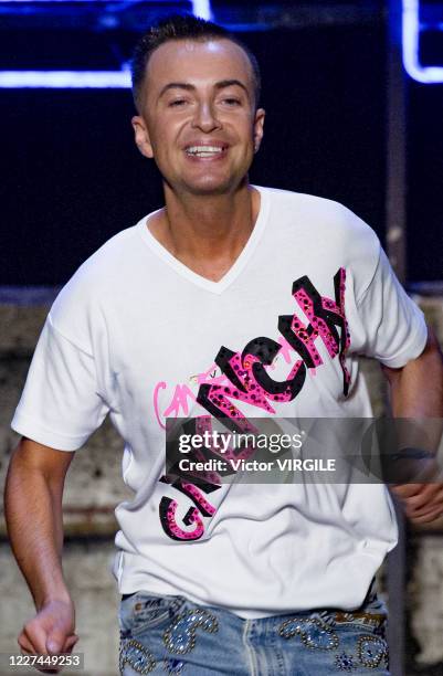 Fashion designer Julien Macdonald walks the runway during the Givenchy Haute Couture Fall/Winter 2002-2003 fashion show as part of the Paris Haute...