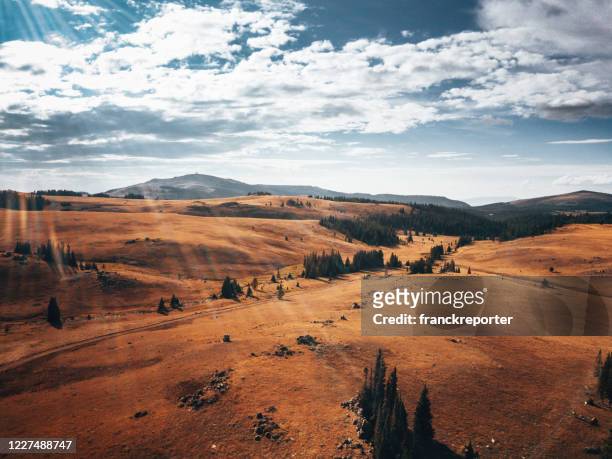 landscape in wyoming - lander wyoming stock pictures, royalty-free photos & images