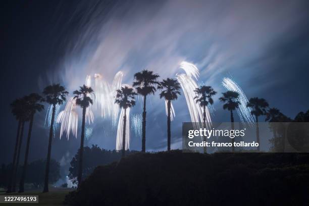 Silver Rope Firework Silver Fireworks Photos and Premium High Res Pictures - Getty Images