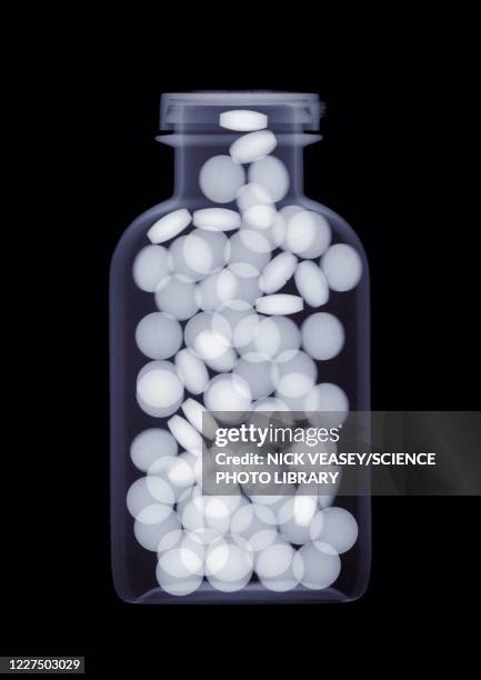 bottle of pills, x-ray - amphetamine photos et images de collection