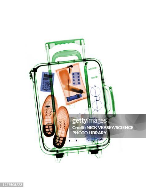 airport case with various items, x-ray - radio photos et images de collection