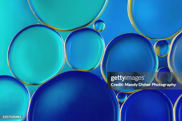 oil and water abstract - oil liquid stock-fotos und bilder