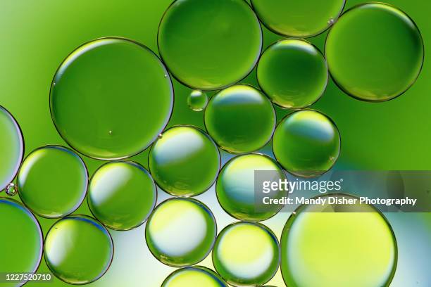 oil and water abstract - oil liquid stock-fotos und bilder