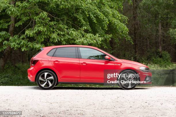 volkswagen polo gti plus mk6 em tinta flash red - chris motionless - fotografias e filmes do acervo